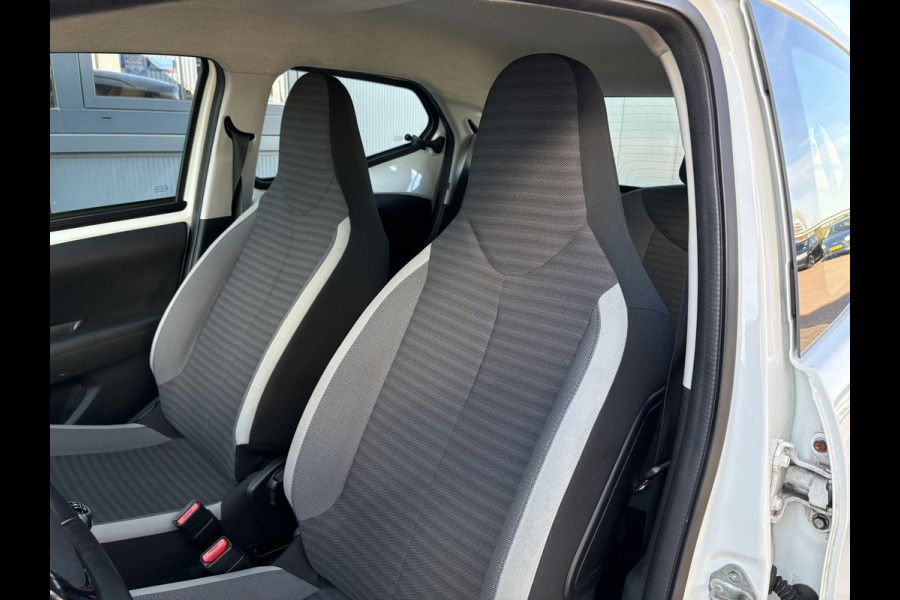 Toyota Aygo 1.0 VVT-i X-Play 5-drs. CAMERA/CARPLAY/LIMITER/AIRCO/MEDIA