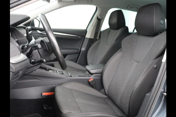 Škoda Octavia 1.4 TSI iV PHEV Business Edition Plus | Stoelverwarming | Trekhaak | Camera | Adaptive cruise | Carplay | Sfeerverlichting | Navigatie | Side Assist | Stuurverwarming | Plug In