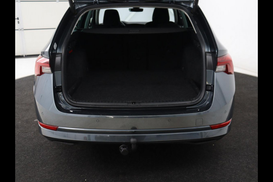 Škoda Octavia 1.4 TSI iV PHEV Business Edition Plus | Stoelverwarming | Trekhaak | Camera | Adaptive cruise | Carplay | Sfeerverlichting | Navigatie | Side Assist | Stuurverwarming | Plug In