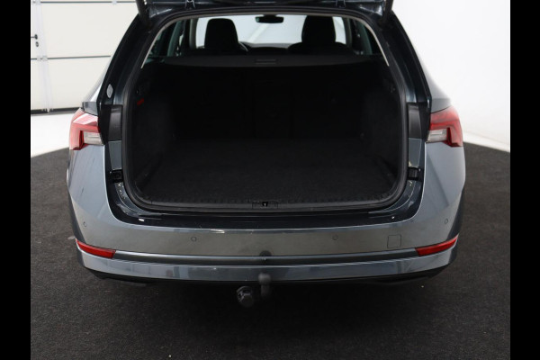 Škoda Octavia 1.4 TSI iV PHEV Business Edition Plus | Stoelverwarming | Trekhaak | Camera | Adaptive cruise | Carplay | Sfeerverlichting | Navigatie | Side Assist | Stuurverwarming | Plug In