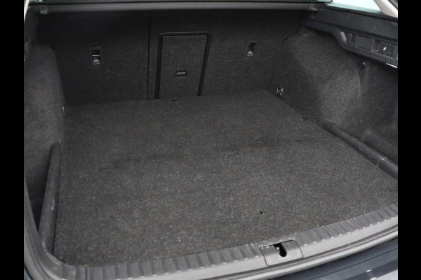 Škoda Octavia 1.4 TSI iV PHEV Business Edition Plus | Stoelverwarming | Trekhaak | Camera | Adaptive cruise | Carplay | Sfeerverlichting | Navigatie | Side Assist | Stuurverwarming | Plug In