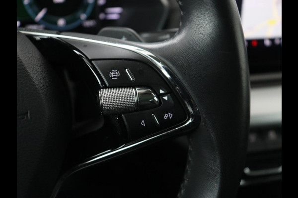 Škoda Octavia 1.4 TSI iV PHEV Business Edition Plus | Stoelverwarming | Trekhaak | Camera | Adaptive cruise | Carplay | Sfeerverlichting | Navigatie | Side Assist | Stuurverwarming | Plug In