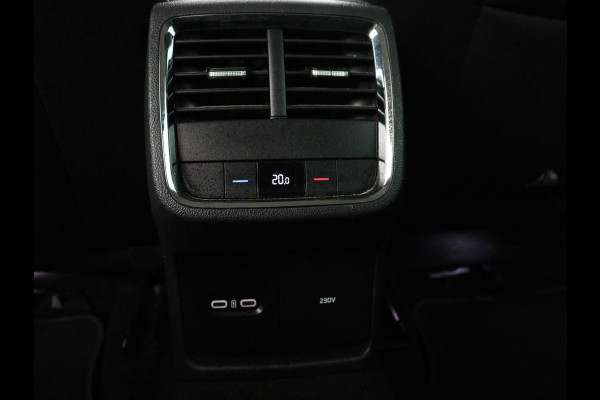 Škoda Octavia 1.4 TSI iV PHEV Business Edition Plus | Stoelverwarming | Trekhaak | Camera | Adaptive cruise | Carplay | Sfeerverlichting | Navigatie | Side Assist | Stuurverwarming | Plug In
