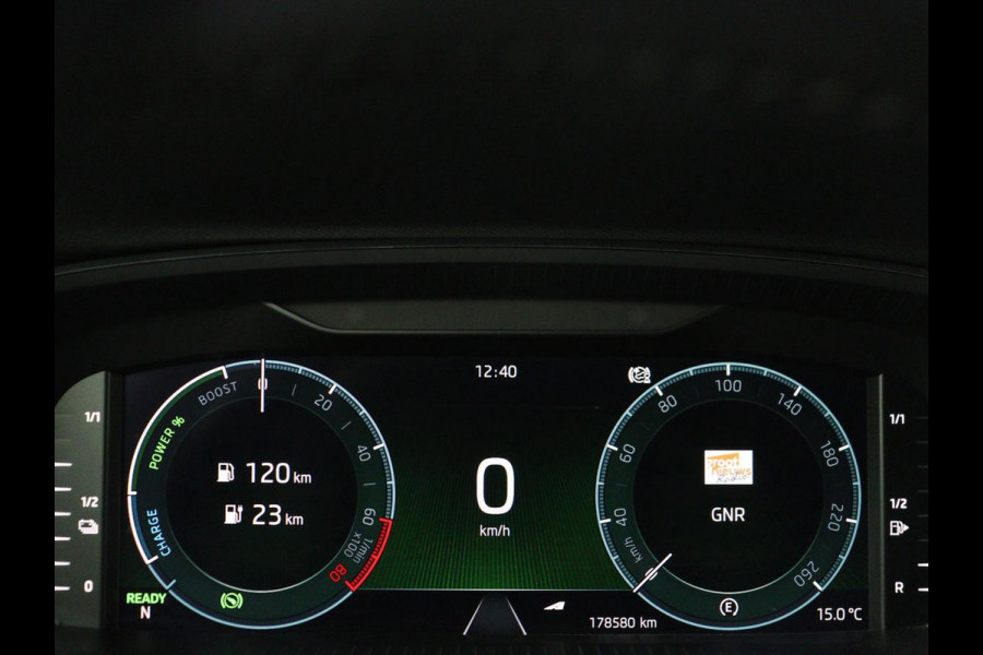 Škoda Octavia 1.4 TSI iV PHEV Business Edition Plus | Stoelverwarming | Trekhaak | Camera | Adaptive cruise | Carplay | Sfeerverlichting | Navigatie | Side Assist | Stuurverwarming | Plug In