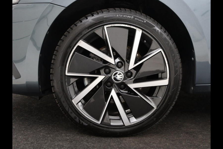 Škoda Octavia 1.4 TSI iV PHEV Business Edition Plus | Stoelverwarming | Trekhaak | Camera | Adaptive cruise | Carplay | Sfeerverlichting | Navigatie | Side Assist | Stuurverwarming | Plug In