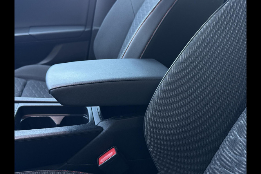 Seat Leon Sportstourer 1.0 TSI FR Business Intense NL-AUTO | CAMERA | STOEL/STUUR VERWARMING