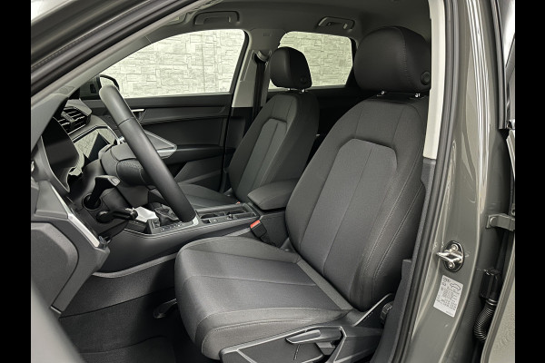 Audi Q3 45 TFSI e 245PK Hybrid | 96% SOH | Cruise Contol | Getint Glas | Dodehoek | Carplay | Navi | Chronos Grau | Side Assist |  30dkm! | 2022 | Rijklaarprijs incl. 12 mnd. Bovag Garantie.