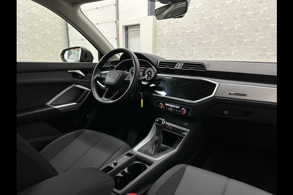 Audi Q3 45 TFSI e 245PK Hybrid | 96% SOH | Cruise Contol | Getint Glas | Dodehoek | Carplay | Navi | Chronos Grau | Side Assist |  30dkm! | 2022 | Rijklaarprijs incl. 12 mnd. Bovag Garantie.