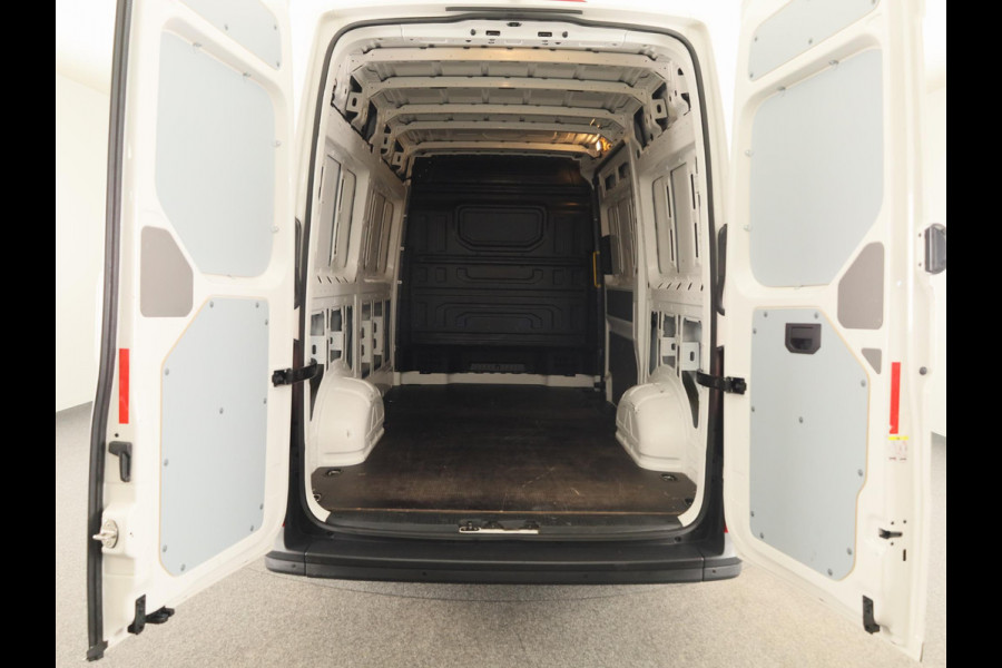 Volkswagen Crafter 35 2.0 TDI L3H3 Highline EURO VI 140 pk Automaat | Verlengde garantie | Navigatie | Parkeersensoren | Achteruitrijcamera | Cruise control |