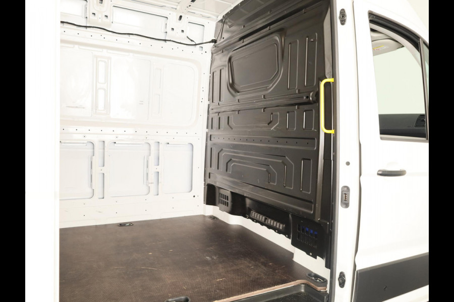 Volkswagen Crafter 35 2.0 TDI L3H3 Highline EURO VI 140 pk Automaat | Verlengde garantie | Navigatie | Parkeersensoren | Achteruitrijcamera | Cruise control |