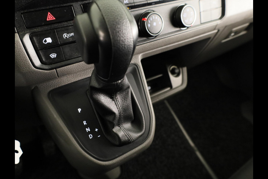Volkswagen Crafter 35 2.0 TDI L3H3 Highline EURO VI 140 pk Automaat | Verlengde garantie | Navigatie | Parkeersensoren | Achteruitrijcamera | Cruise control |