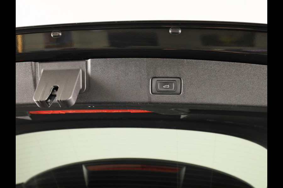 Audi Q4 e-tron 40 Launch edition S Competition 77 kWh 204pk | SoH 93% | Panoramadak | Head-up Display | Navigatie | Stoelverwarming