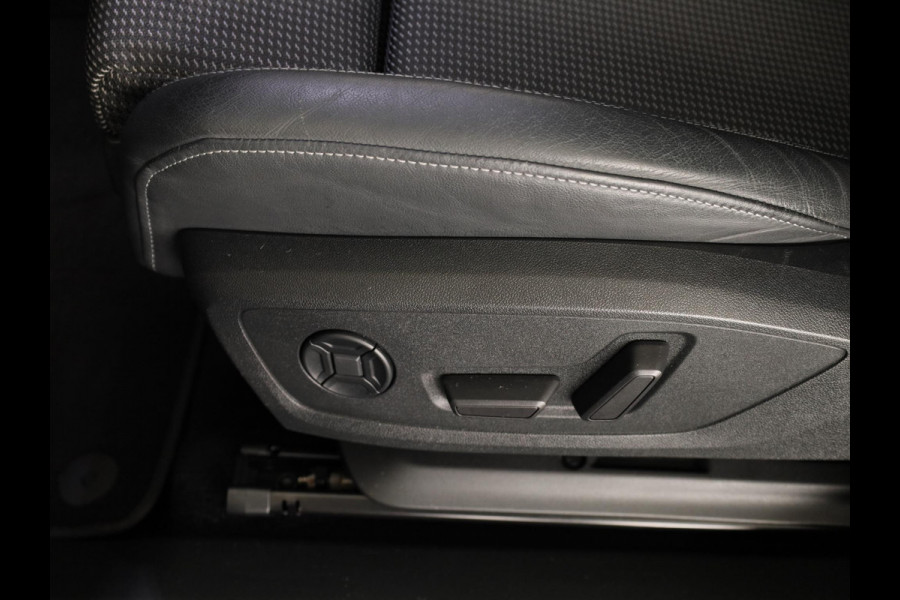 Audi Q4 e-tron 40 Launch edition S Competition 77 kWh 204pk | SoH 93% | Panoramadak | Head-up Display | Navigatie | Stoelverwarming