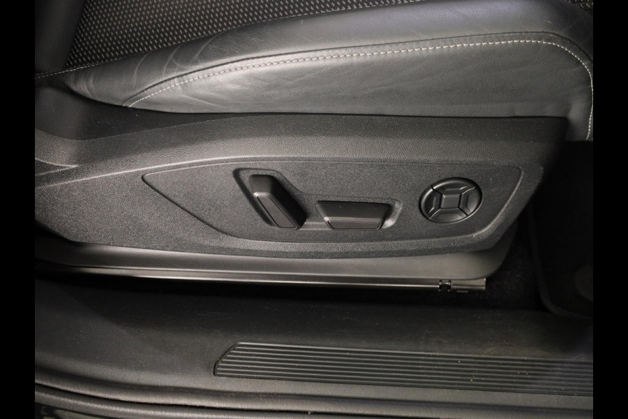 Audi Q4 e-tron 40 Launch edition S Competition 77 kWh 204pk | SoH 93% | Panoramadak | Head-up Display | Navigatie | Stoelverwarming