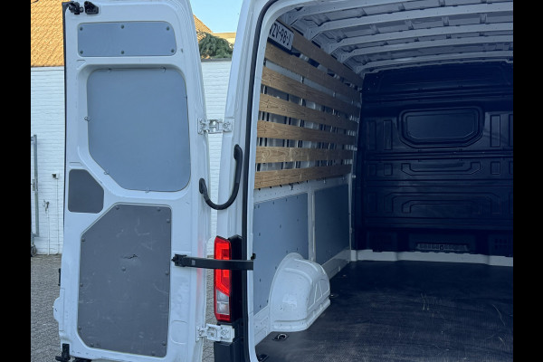 Volkswagen Crafter 2.0 TDI L3H3 Comfortline EURO 6 Fabrieksgarantie 2-2028 Airco Cruise Navi Voorruitverwarming Sensoren v/a