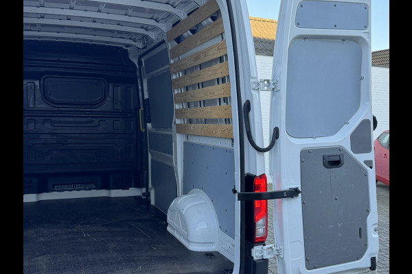 Volkswagen Crafter 2.0 TDI L3H3 Comfortline EURO 6 Fabrieksgarantie 2-2028 Airco Cruise Navi Voorruitverwarming Sensoren v/a