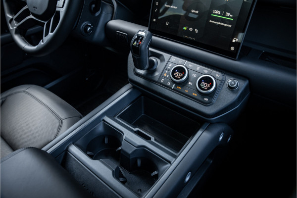 Land Rover Defender 110 P300e 110 FULL URBAN PACK ** Towing ** Cold Climate ** 23inch ** HSE X-Dynamic