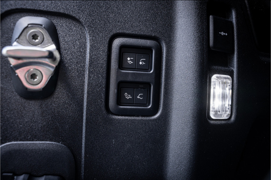 Land Rover Defender 110 P300e 110 FULL URBAN PACK ** Towing ** Cold Climate ** 23inch ** HSE X-Dynamic