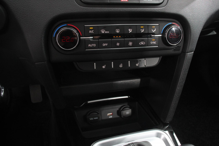 Kia Ceed Sportswagon 1.4 T-GDi Automaat DynamicLine | Panoramadak | Adaptive Cruise Control | Lane Assist | Camera | Stoel/Stuurverwarming | Apple Carplay/Android Auto | JBL Soundsystem | Navigatie |