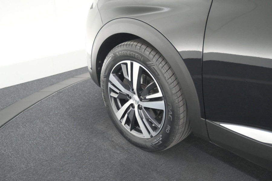 Peugeot 5008 PureTech 130 EAT8 GT Line | 7 Zitplaatsen | Trekhaak | Stoelverwarming | Apple Carplay