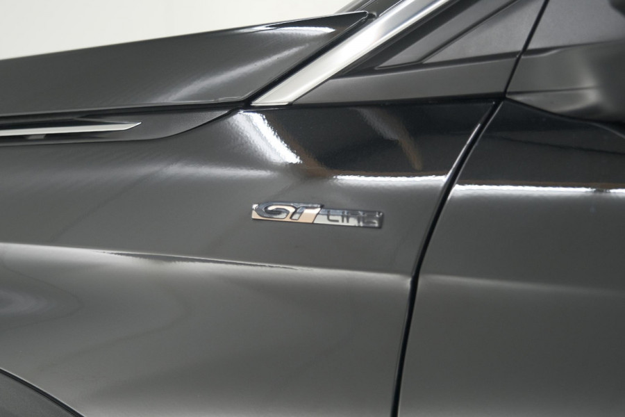 Peugeot 5008 PureTech 130 EAT8 GT Line | 7 Zitplaatsen | Trekhaak | Stoelverwarming | Apple Carplay