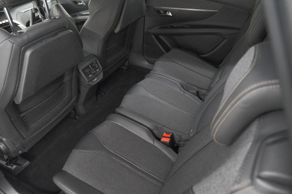 Peugeot 5008 PureTech 130 EAT8 GT Line | 7 Zitplaatsen | Trekhaak | Stoelverwarming | Apple Carplay