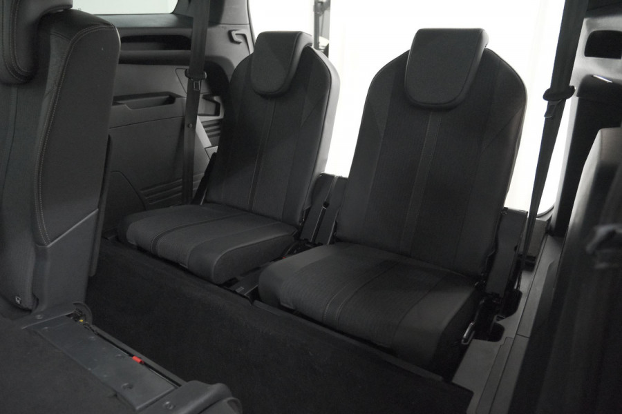 Peugeot 5008 PureTech 130 EAT8 GT Line | 7 Zitplaatsen | Trekhaak | Stoelverwarming | Apple Carplay
