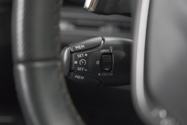 Peugeot 5008 PureTech 130 EAT8 GT Line | 7 Zitplaatsen | Trekhaak | Stoelverwarming | Apple Carplay