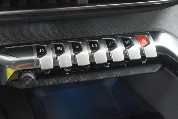 Peugeot 5008 PureTech 130 EAT8 GT Line | 7 Zitplaatsen | Trekhaak | Stoelverwarming | Apple Carplay