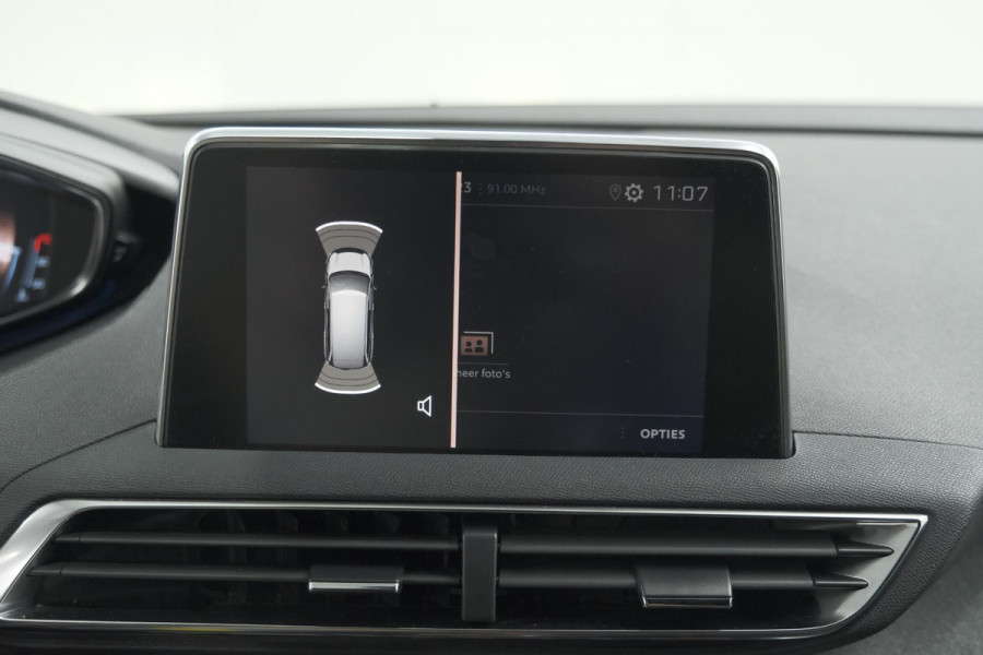 Peugeot 5008 PureTech 130 EAT8 GT Line | 7 Zitplaatsen | Trekhaak | Stoelverwarming | Apple Carplay