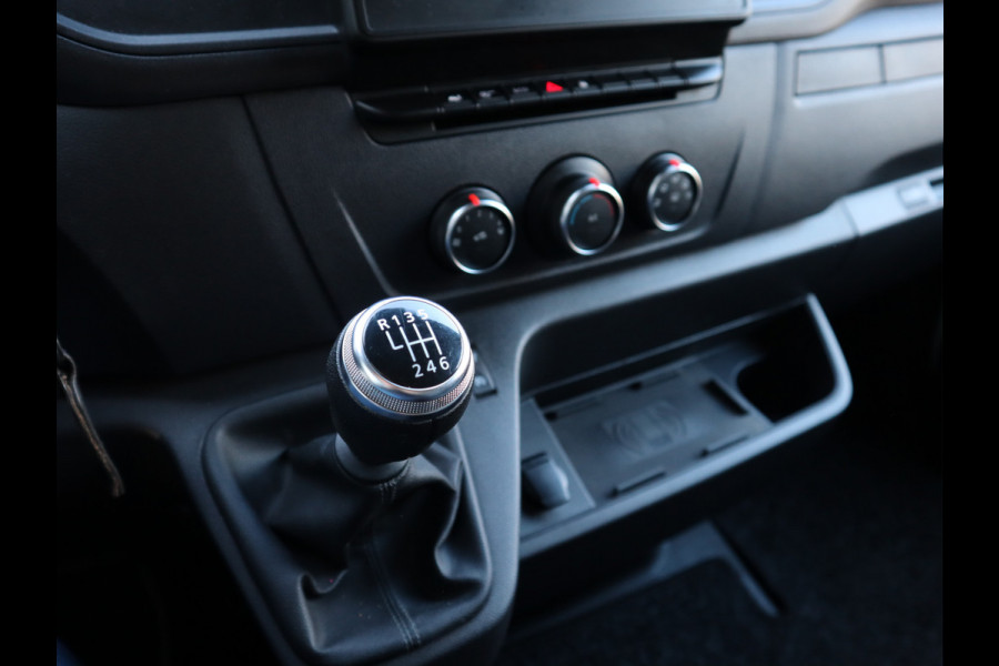 Renault Master 2.3 dCi 150pk Euro 6 L2H2 - Glasresteel v.d. Born - Resteel - Traplader - Trekhaak