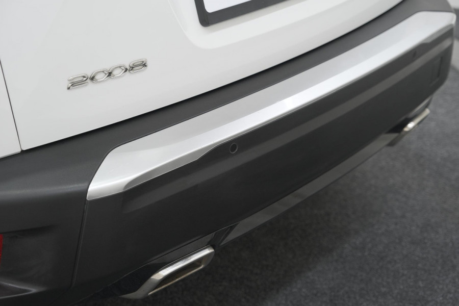 Peugeot 2008 PureTech 130 EAT8 Allure | Parkeersensoren | Navigatie | Apple Carplay | Climate Control