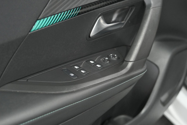 Peugeot 2008 PureTech 130 EAT8 Allure | Parkeersensoren | Navigatie | Apple Carplay | Climate Control