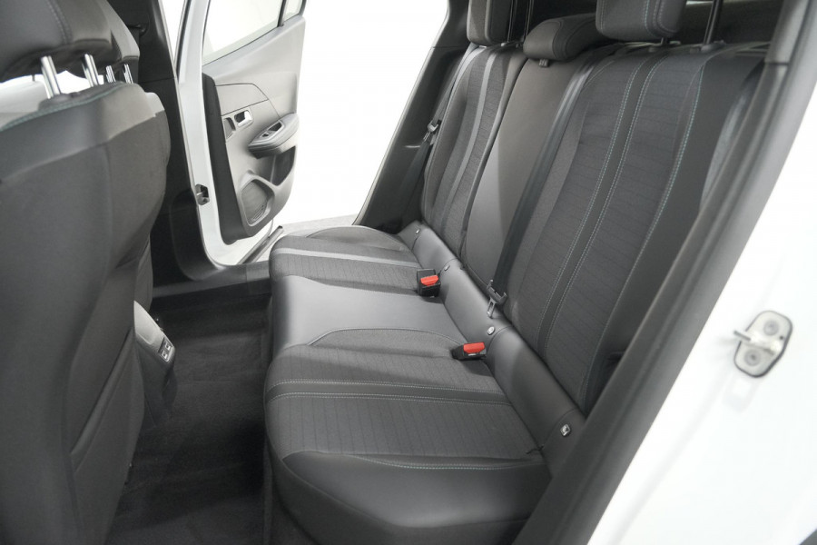 Peugeot 2008 PureTech 130 EAT8 Allure | Parkeersensoren | Navigatie | Apple Carplay | Climate Control