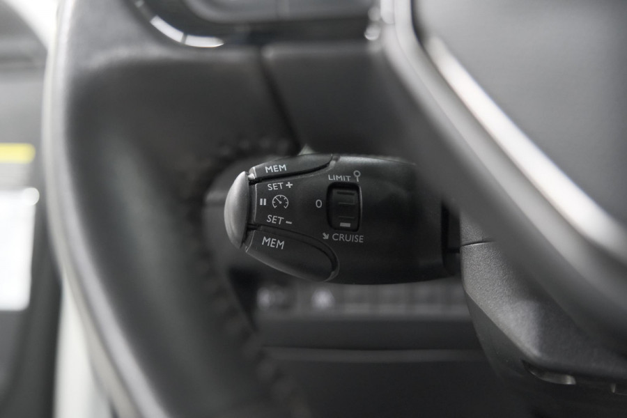 Peugeot 2008 PureTech 130 EAT8 Allure | Parkeersensoren | Navigatie | Apple Carplay | Climate Control