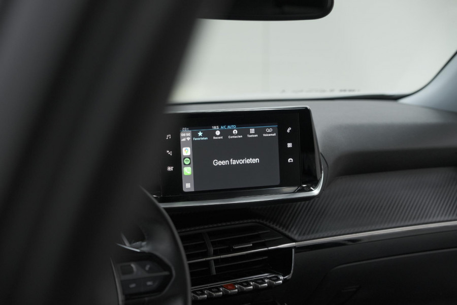 Peugeot 2008 PureTech 130 EAT8 Allure | Parkeersensoren | Navigatie | Apple Carplay | Climate Control