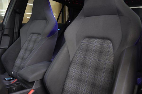 Volkswagen Golf 1.4 eHybrid GTE /PANO/IQLIGHT/CAM/CARPLAY/ACC/LANE ASSIST/STOELVERWARMING/STERRENHEMEL/VOL