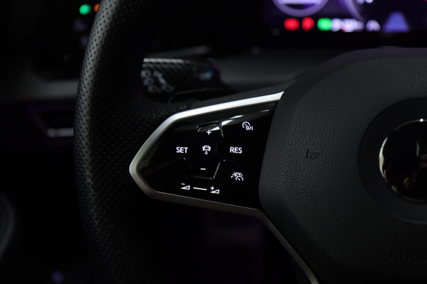 Volkswagen Golf 1.4 eHybrid GTE /PANO/IQLIGHT/CAM/CARPLAY/ACC/LANE ASSIST/STOELVERWARMING/STERRENHEMEL/VOL