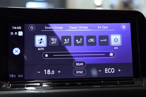 Volkswagen Golf 1.4 eHybrid GTE /PANO/IQLIGHT/CAM/CARPLAY/ACC/LANE ASSIST/STOELVERWARMING/STERRENHEMEL/VOL