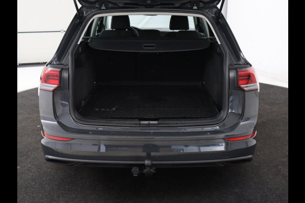 Volkswagen Golf 1.0 eTSI Life Business | Stoelverwarming | Trekhaak | Camera | Adaptive cruise | Carplay | Sfeerverlichting | Memory | Side Assist | Climate control | Full LED