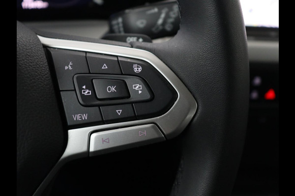 Volkswagen Golf 1.0 eTSI Life Business | Stoelverwarming | Trekhaak | Camera | Adaptive cruise | Carplay | Sfeerverlichting | Memory | Side Assist | Climate control | Full LED