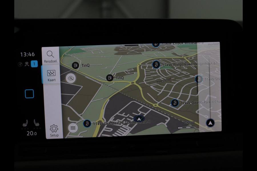 Volkswagen Golf 1.0 eTSI Life Business | Stoelverwarming | Trekhaak | Camera | Adaptive cruise | Carplay | Sfeerverlichting | Memory | Side Assist | Climate control | Full LED