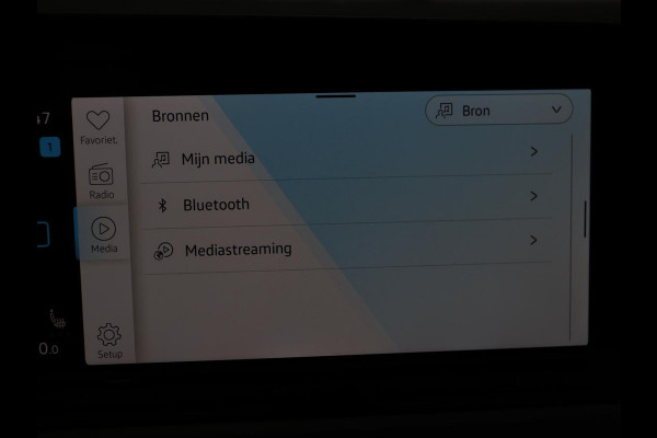 Volkswagen Golf 1.0 eTSI Life Business | Stoelverwarming | Trekhaak | Camera | Adaptive cruise | Carplay | Sfeerverlichting | Memory | Side Assist | Climate control | Full LED