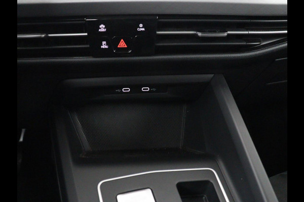 Volkswagen Golf 1.0 eTSI Life Business | Stoelverwarming | Trekhaak | Camera | Adaptive cruise | Carplay | Sfeerverlichting | Memory | Side Assist | Climate control | Full LED