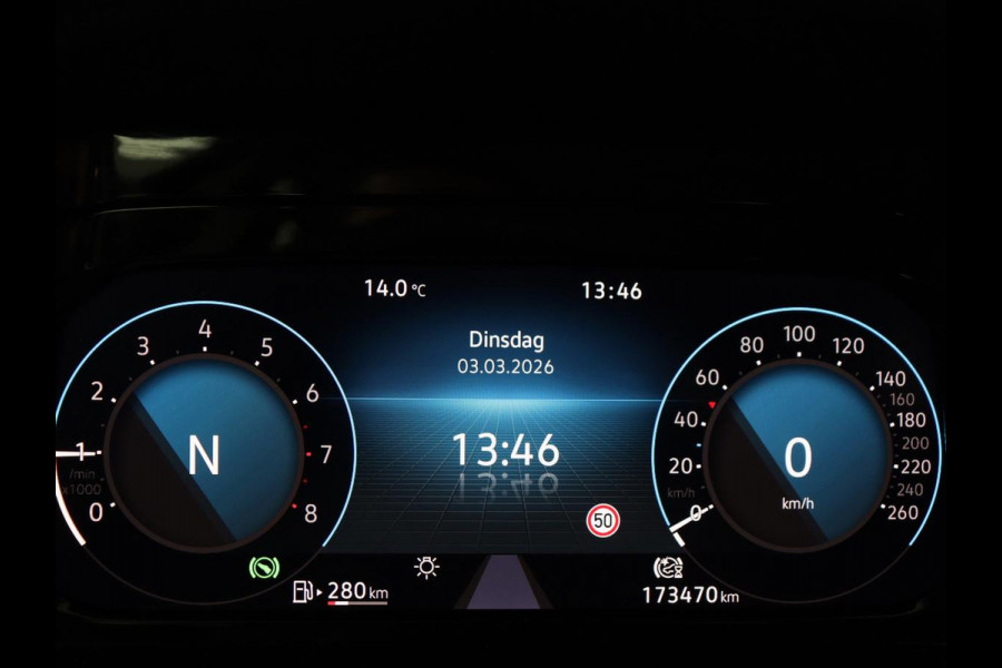 Volkswagen Golf 1.0 eTSI Life Business | Stoelverwarming | Trekhaak | Camera | Adaptive cruise | Carplay | Sfeerverlichting | Memory | Side Assist | Climate control | Full LED