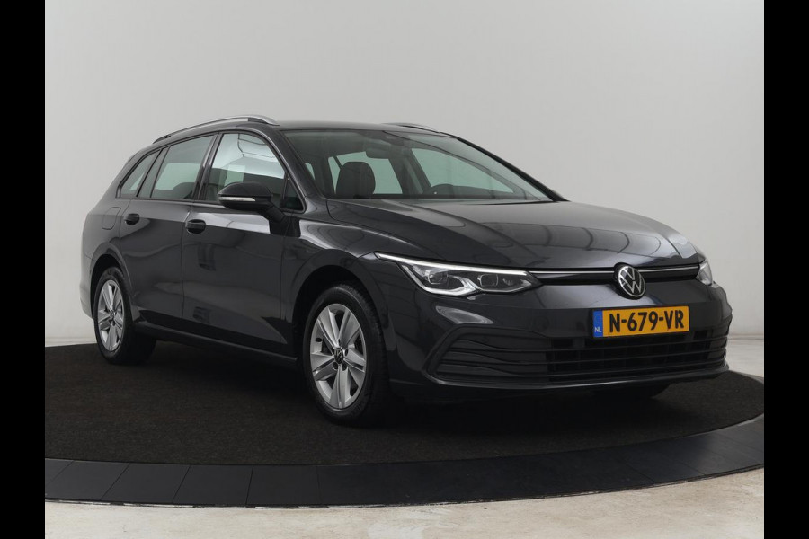 Volkswagen Golf 1.0 eTSI Life Business | Stoelverwarming | Trekhaak | Camera | Adaptive cruise | Carplay | Sfeerverlichting | Memory | Side Assist | Climate control | Full LED