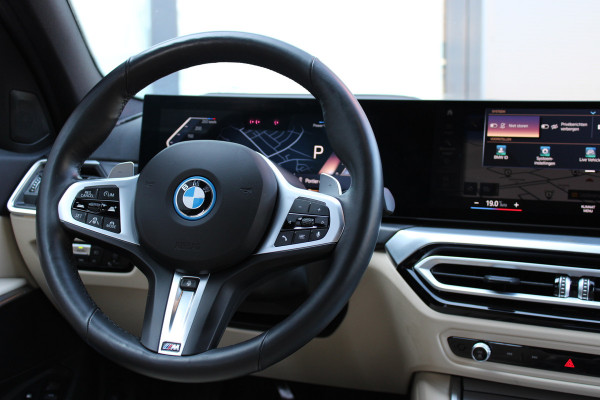 BMW 3 Serie Touring 330e M Sport | Adaptieve cruise | Leder | 360 Camera |