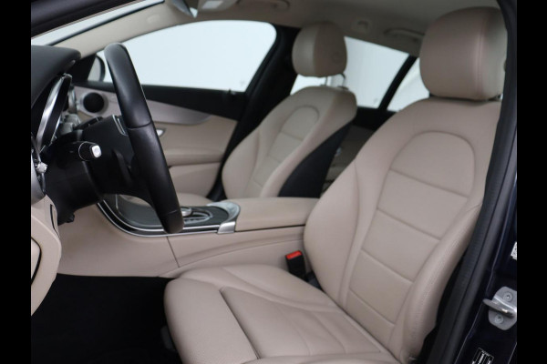 Mercedes-Benz C-Klasse 300e Business Solution Luxury | Leder | Stoelverwarming | Camera | Digital Cockpit | Park Assist | Navigatie | Full LED | Cruise control | Bluetooth | Climate control | PHEV | Plug In