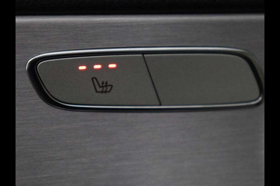 Mercedes-Benz C-Klasse 300e Business Solution Luxury | Leder | Stoelverwarming | Camera | Digital Cockpit | Park Assist | Navigatie | Full LED | Cruise control | Bluetooth | Climate control | PHEV | Plug In