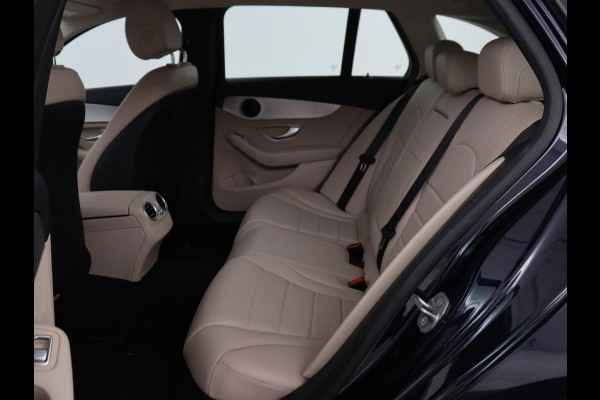 Mercedes-Benz C-Klasse 300e Business Solution Luxury | Leder | Stoelverwarming | Camera | Digital Cockpit | Park Assist | Navigatie | Full LED | Cruise control | Bluetooth | Climate control | PHEV | Plug In